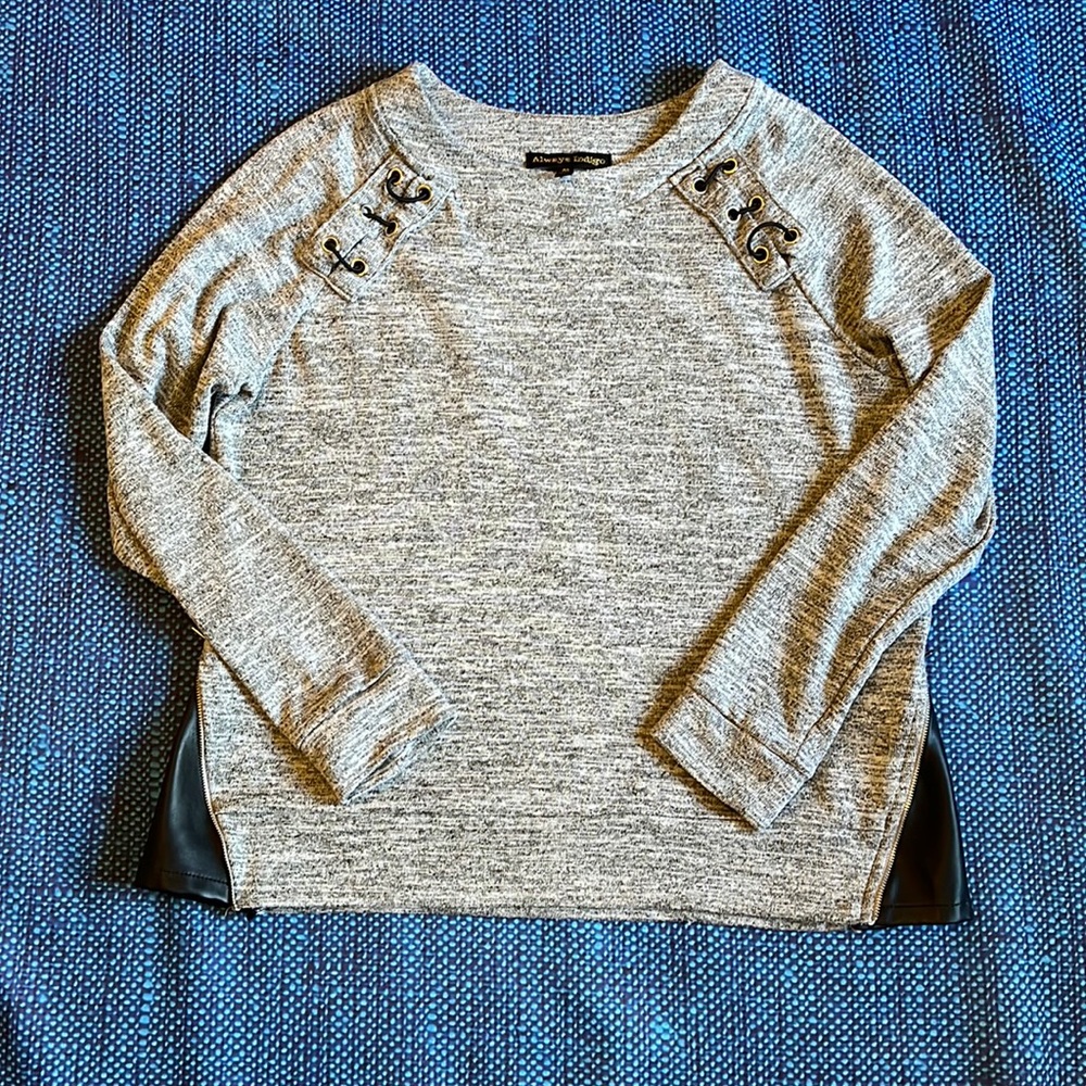 Always Indigo crewneck lightweight sweater, black/gray, leather, Medium